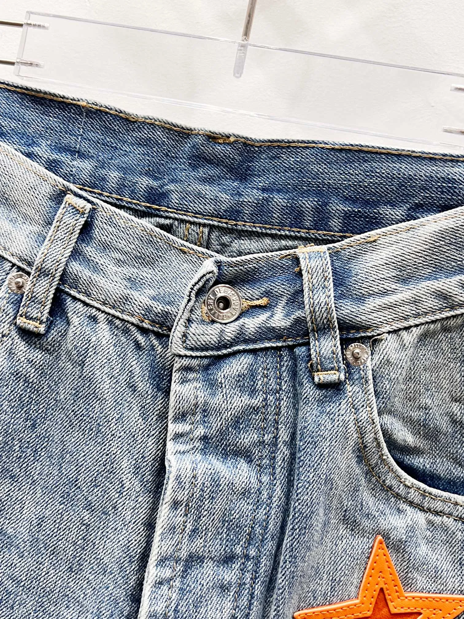 P290 Style number: (c060) GALLERY DEPT. Vintage multi-leather spliced cross loose washed flared jeans - truly restore the ultimate texture of Vintage - original hardware accessories, washed and other elevators, QR code analysis are all purchased from the original factory, high degree of restoration, welcome to compare with a certain product~ - three-dimensional version, loose and comfortable, not picky about the figure, taller and slimmer, factory Seiko, original quality control, same style for men and women, can be matched with couples, versatile recommendation, must-have jeans for all seasons Size: 28-30-32-34-36 Color: blue